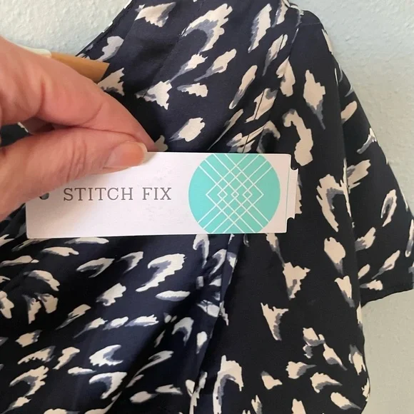 Liverpool Los Angeles Women’s Double V-Neck Flutter Sleeve Stretch Satin Top S - Picture 9 of 12